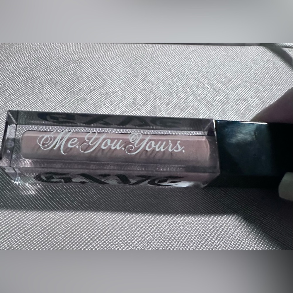 GXVE Bubble Pop Electric Lip Gloss – Sweet Tooth
💄 Brand New / No Box
